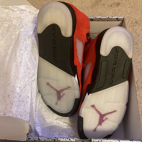 Jordan 5 Retro
Raging Bull Red (2021) (GS) - Picture 4 of 5